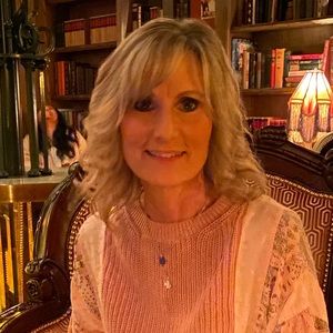 Meet your Posher, Debbie